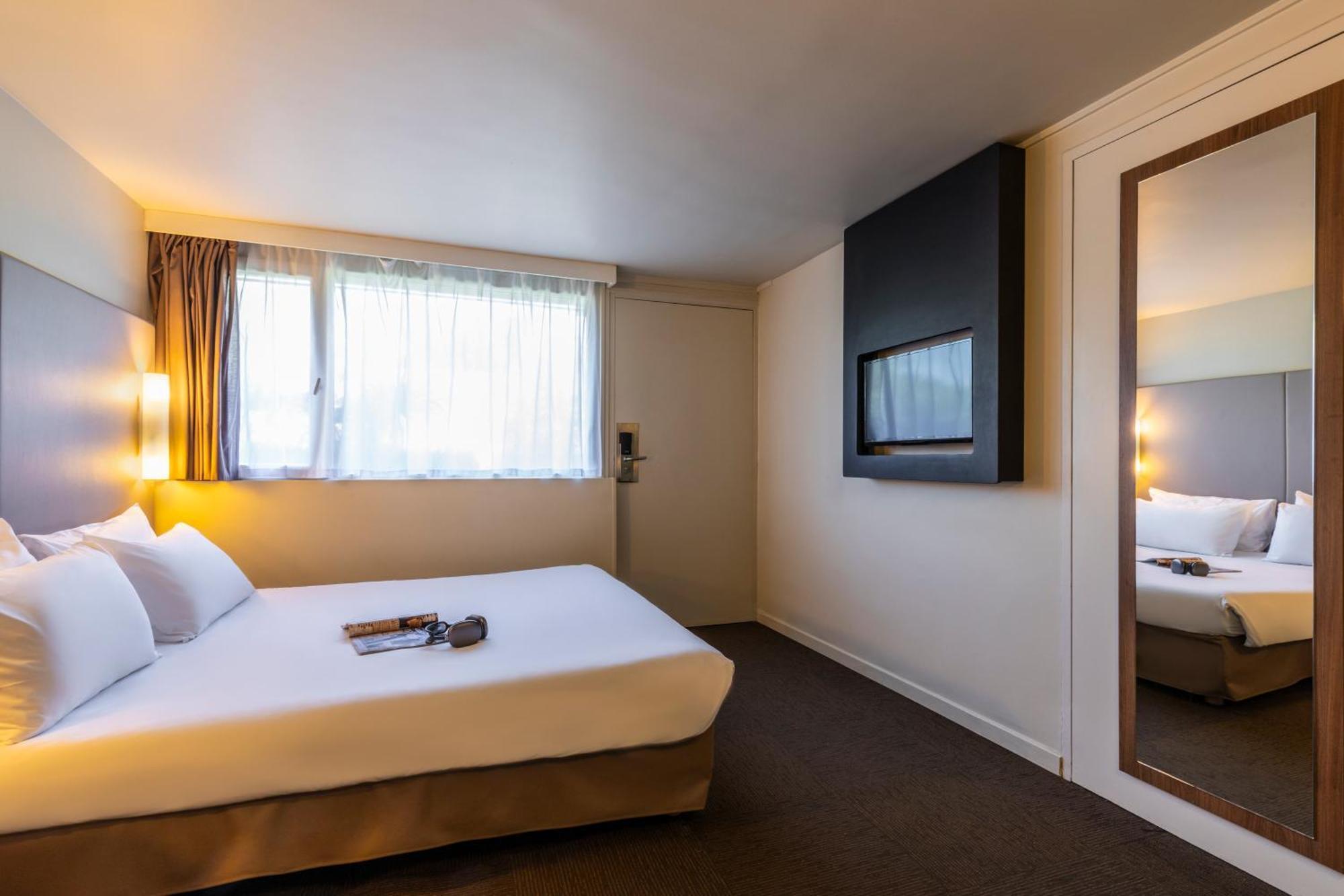 Campanile Evry Est - Saint Germain les Corbeil Hotel Exterior foto